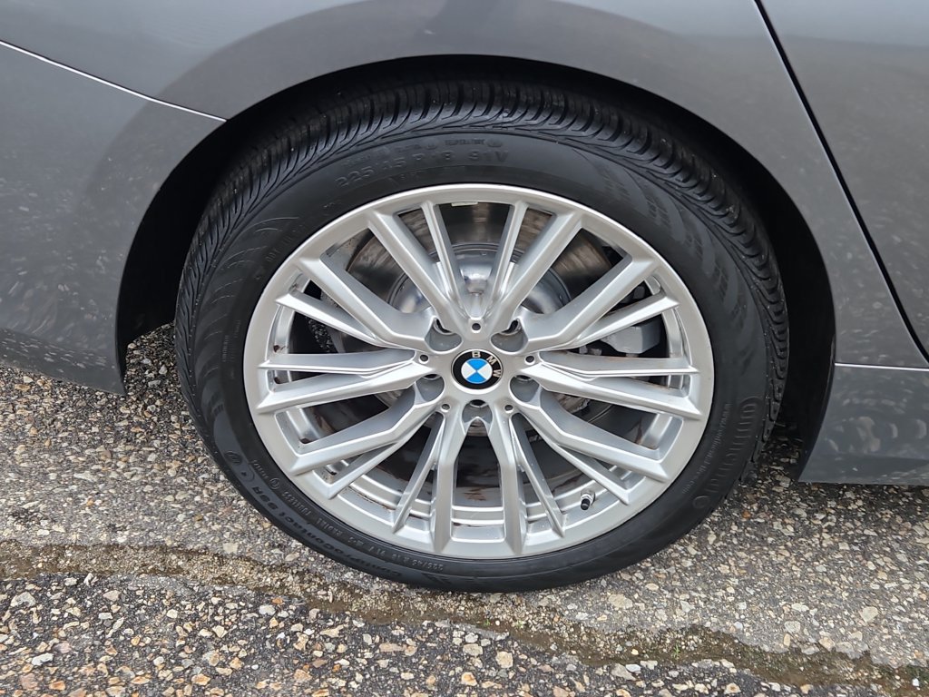 Used 2023 BMW 330i xDrive Sedan w/ Premium Package AWD/4WD image 9