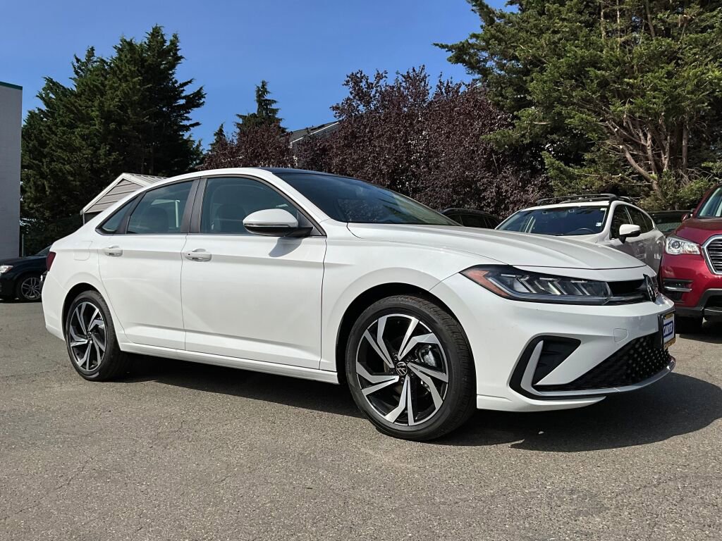New 2025 Volkswagen Jetta SEL image 2