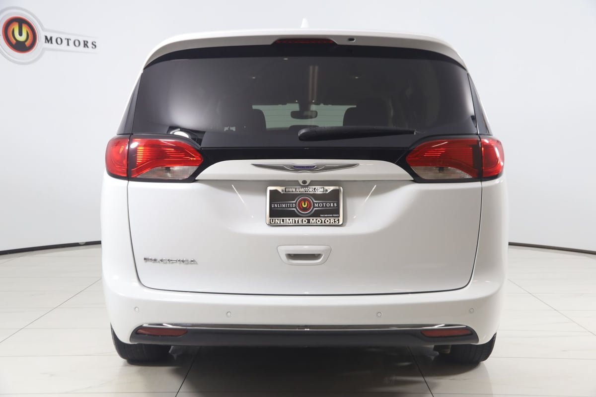 Used 2020 Chrysler Pacifica Touring FWD image 45