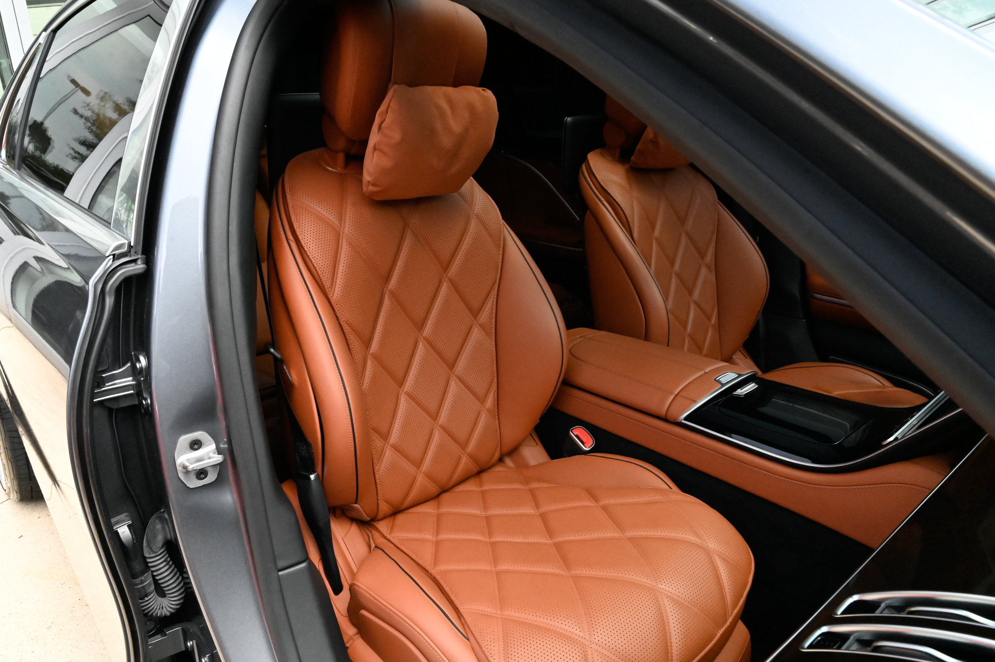 Used 2023 Mercedes-Benz Maybach S 680 4MATIC w/ Manufaktur Leather Package image 64