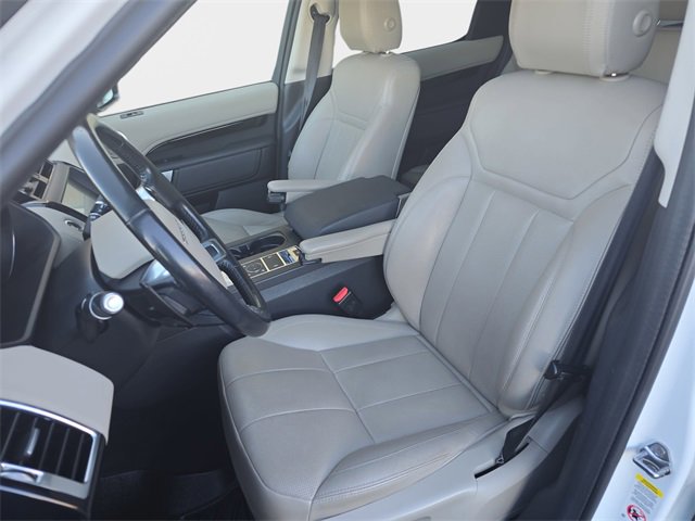 Used 2020 Land Rover Discovery SE image 18