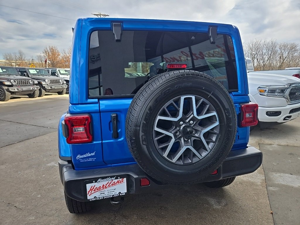 Used 2024 Jeep Wrangler Sahara w/ Technology Group image 8