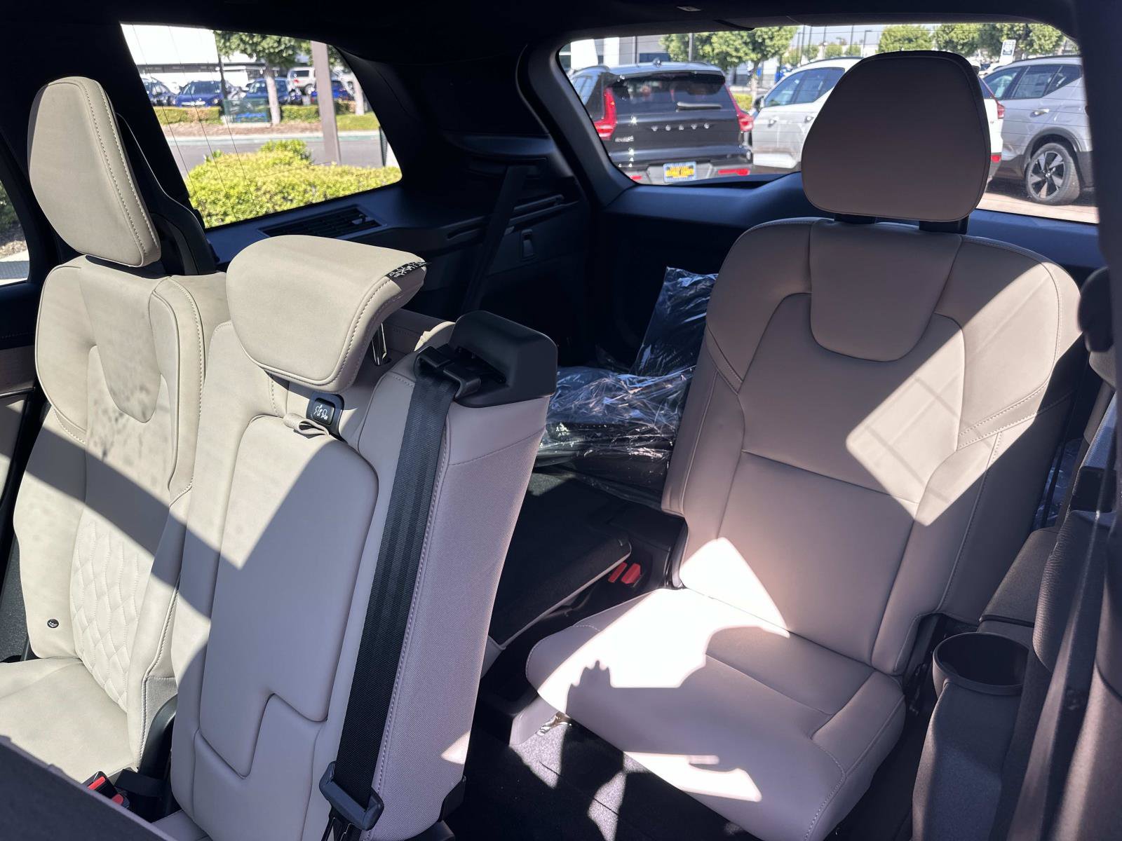 New 2026 Volvo XC90 T8 Plus w/ Protection Package Premier AWD/4WD image 18