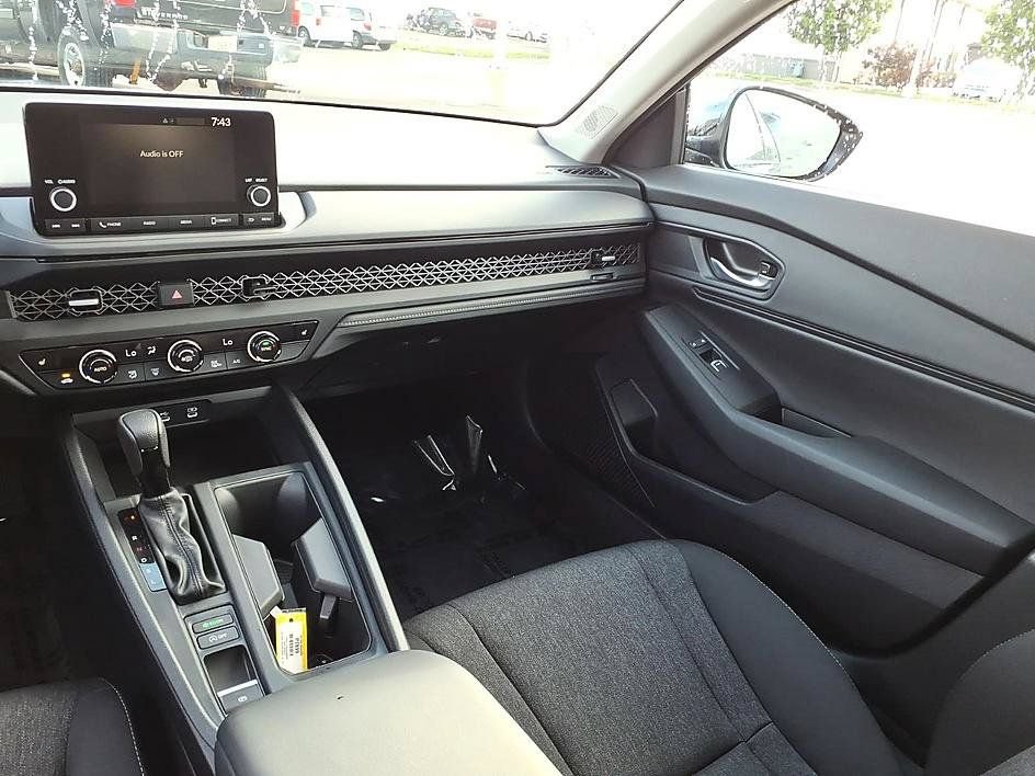 Used 2025 Honda Accord SE image 18