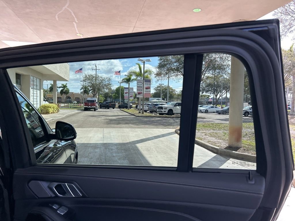 Used 2025 BMW X7 xDrive40i image 49