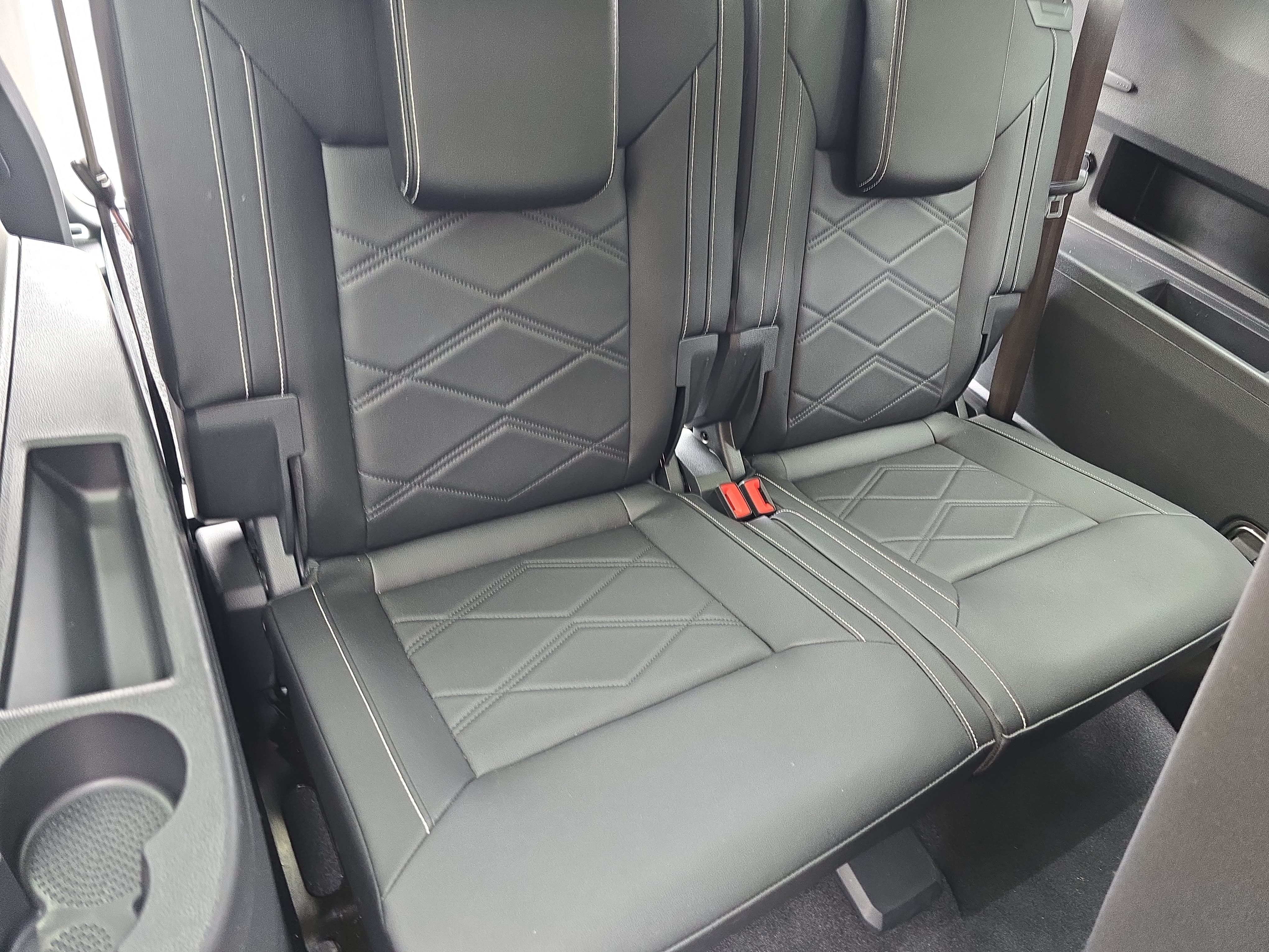 Used 2026 Volkswagen Atlas SE w/ Black Wheel Package FWD image 12