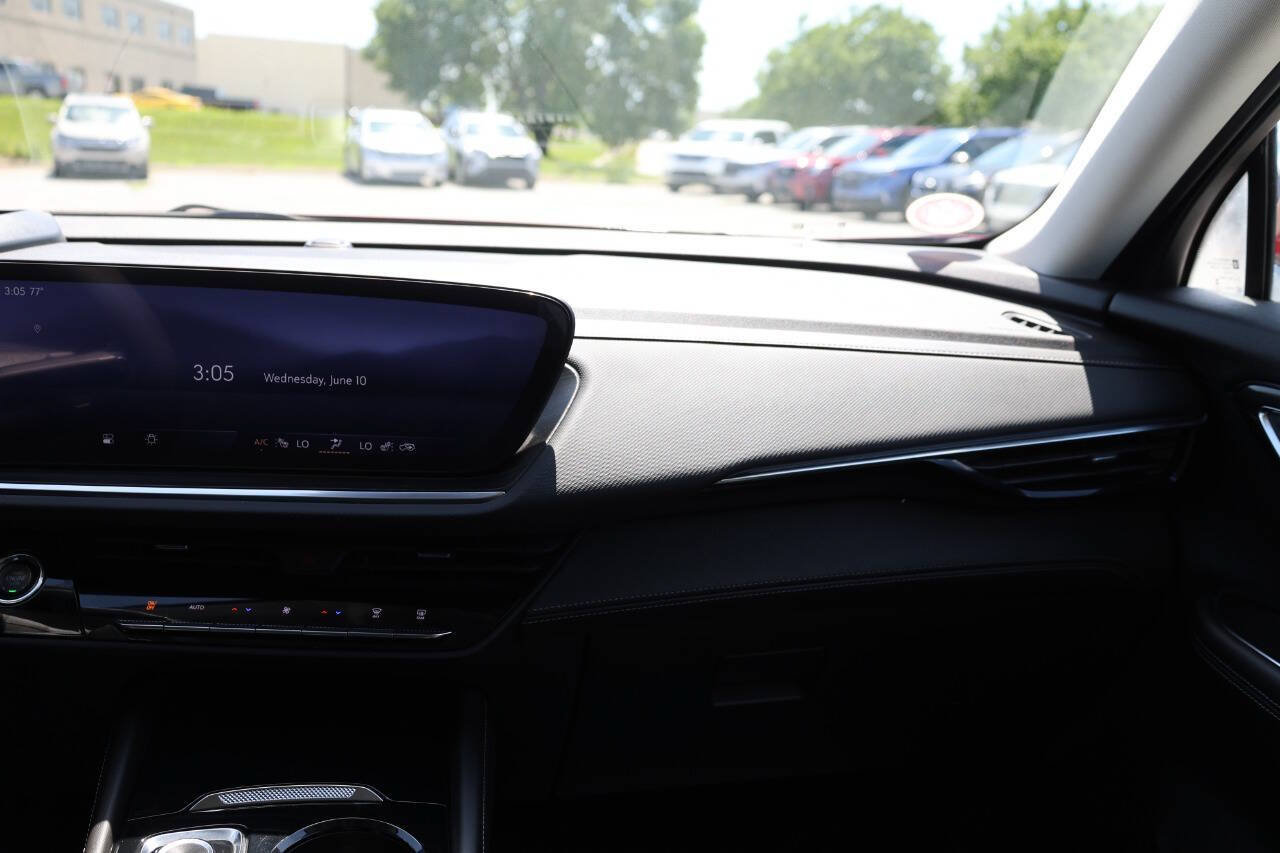 Used 2025 Buick Envision Preferred AWD/4WD image 24