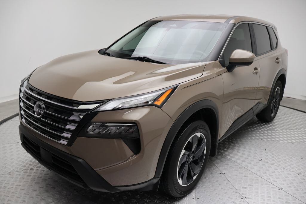 Used 2024 Nissan Rogue SV image 2