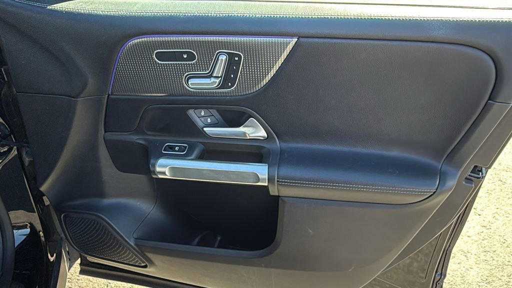 Used 2021 Mercedes-Benz GLB 250 image 35