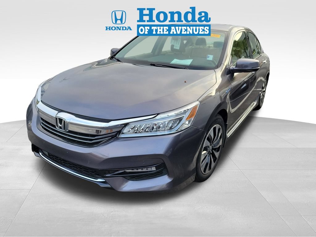 Used 2017 Honda Accord Touring image 3