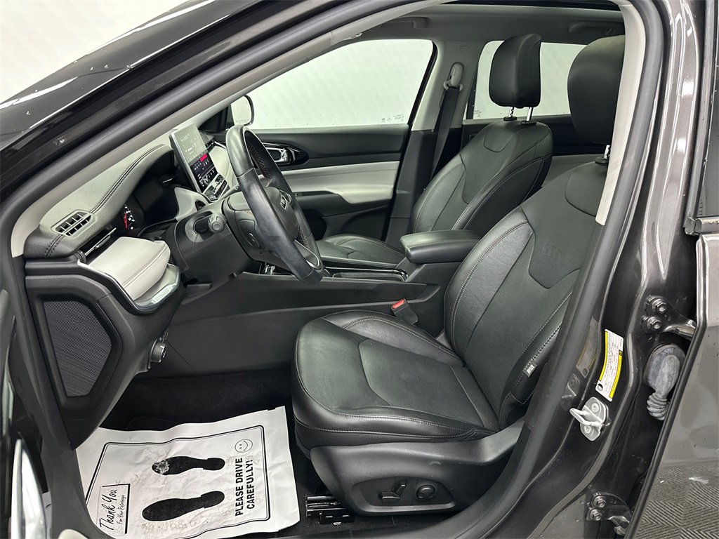 Used 2022 Jeep Compass Limited w/ Sun and Sound Group image 9