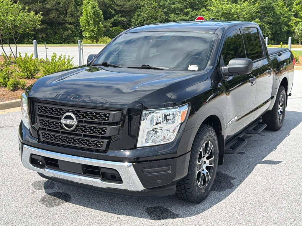Used 2023 Nissan Titan SV w/ SV Convenience Package RWD image 3