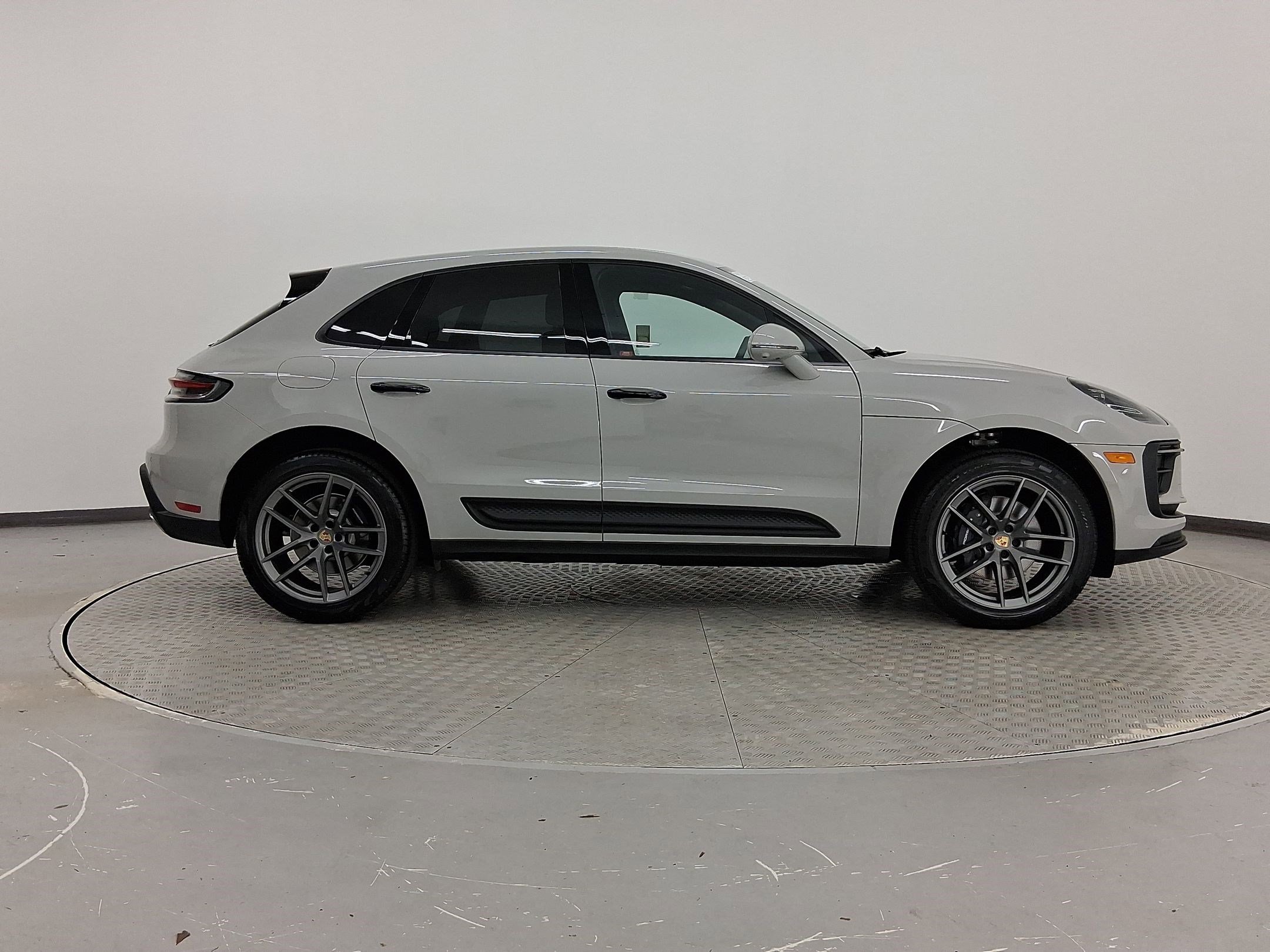 Used 2026 Porsche Macan image 8