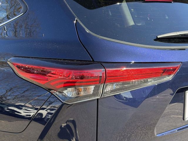 Used 2023 Toyota Highlander XLE image 9