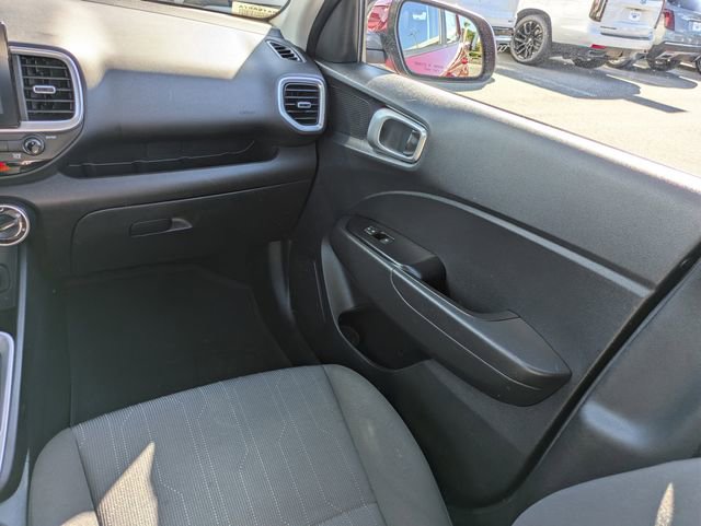 Used 2024 Hyundai Venue SE image 17