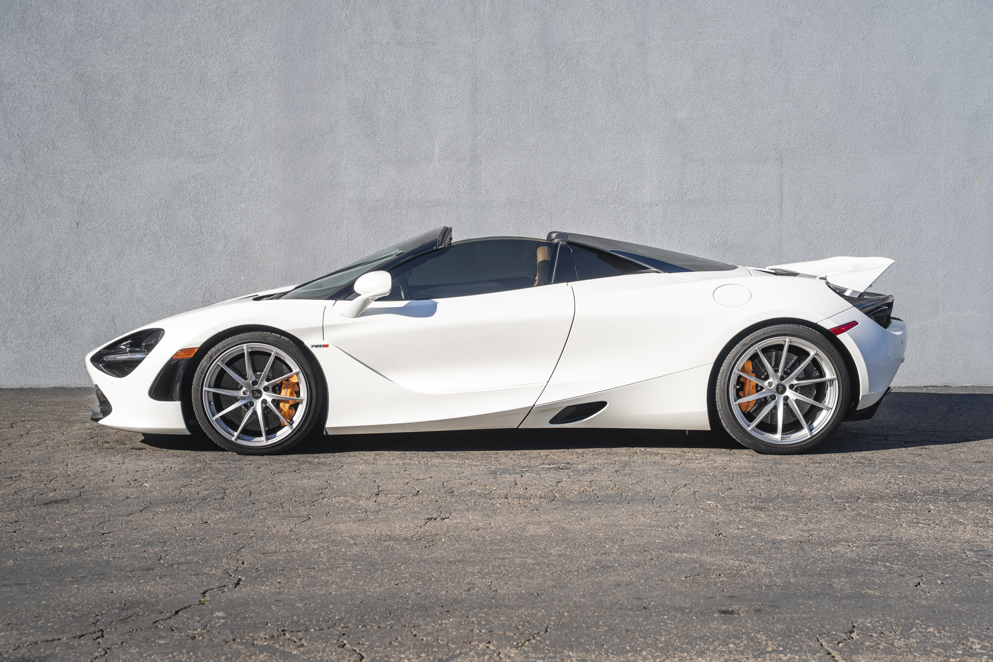 Used 2020 McLaren 720S Spider image 2