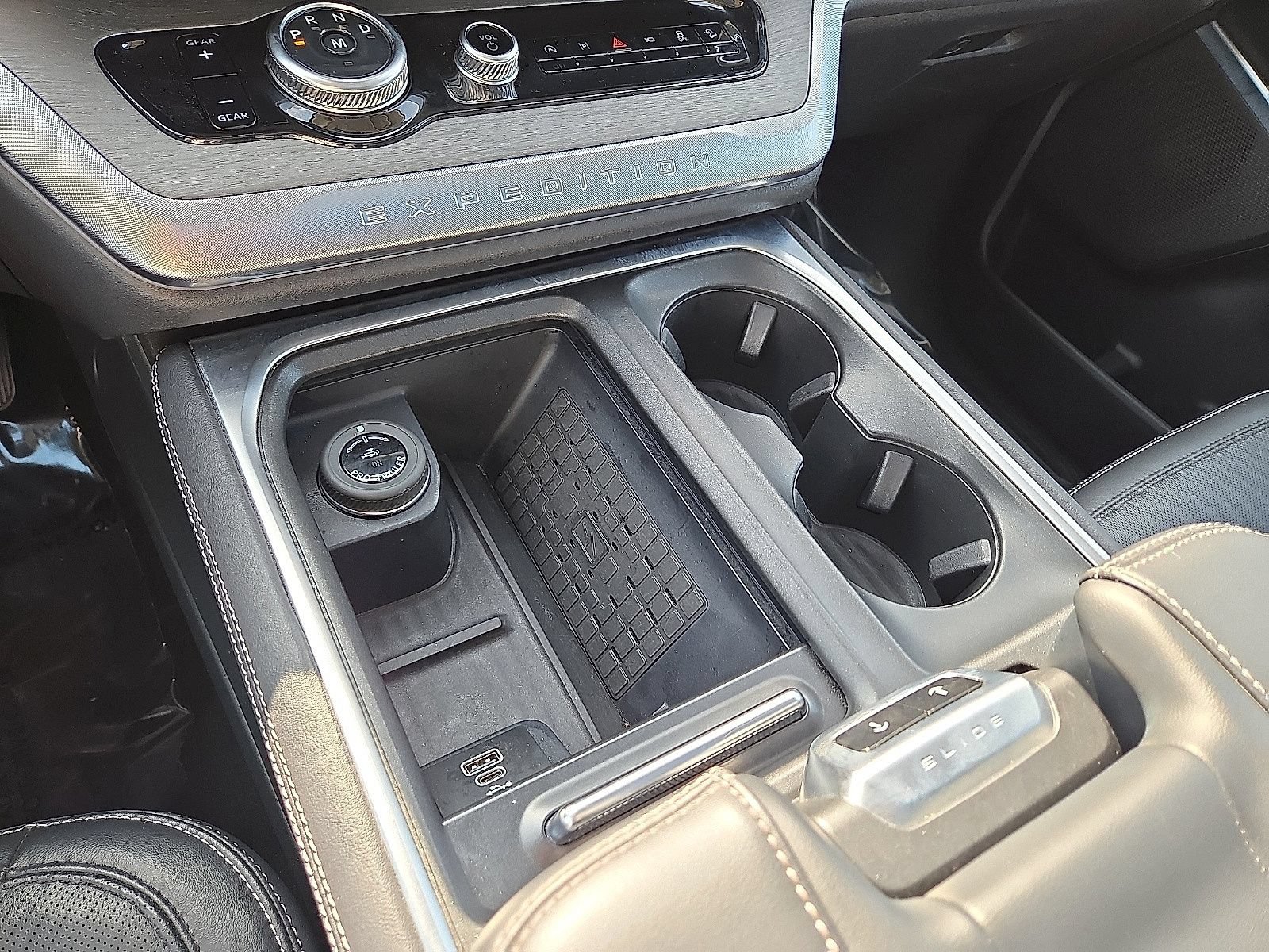 Used 2025 Ford Expedition Platinum AWD/4WD image 31