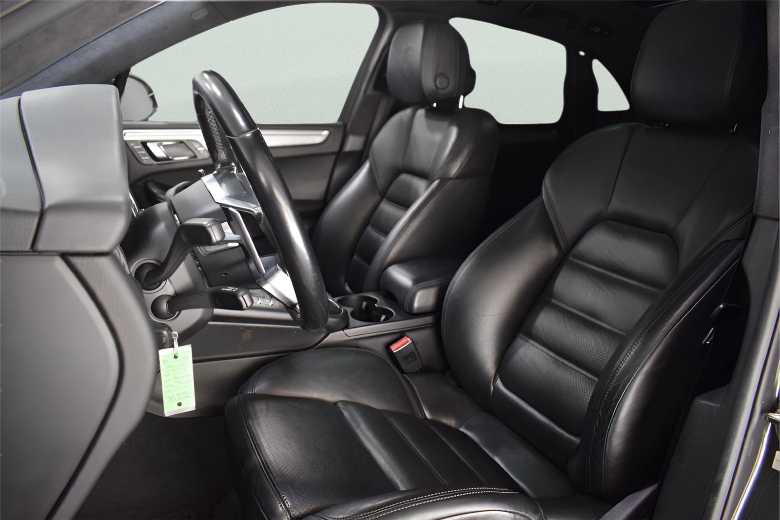 Used 2017 Porsche Macan Turbo AWD/4WD image 9