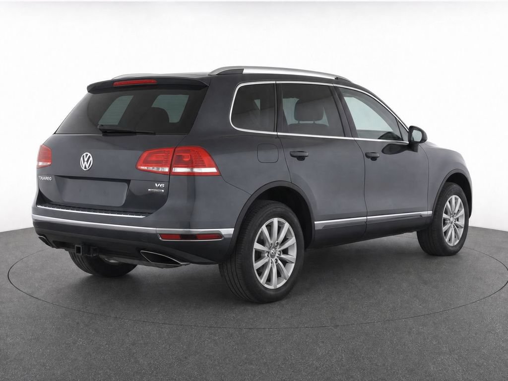 Used 2016 Volkswagen Touareg Sport AWD/4WD image 3