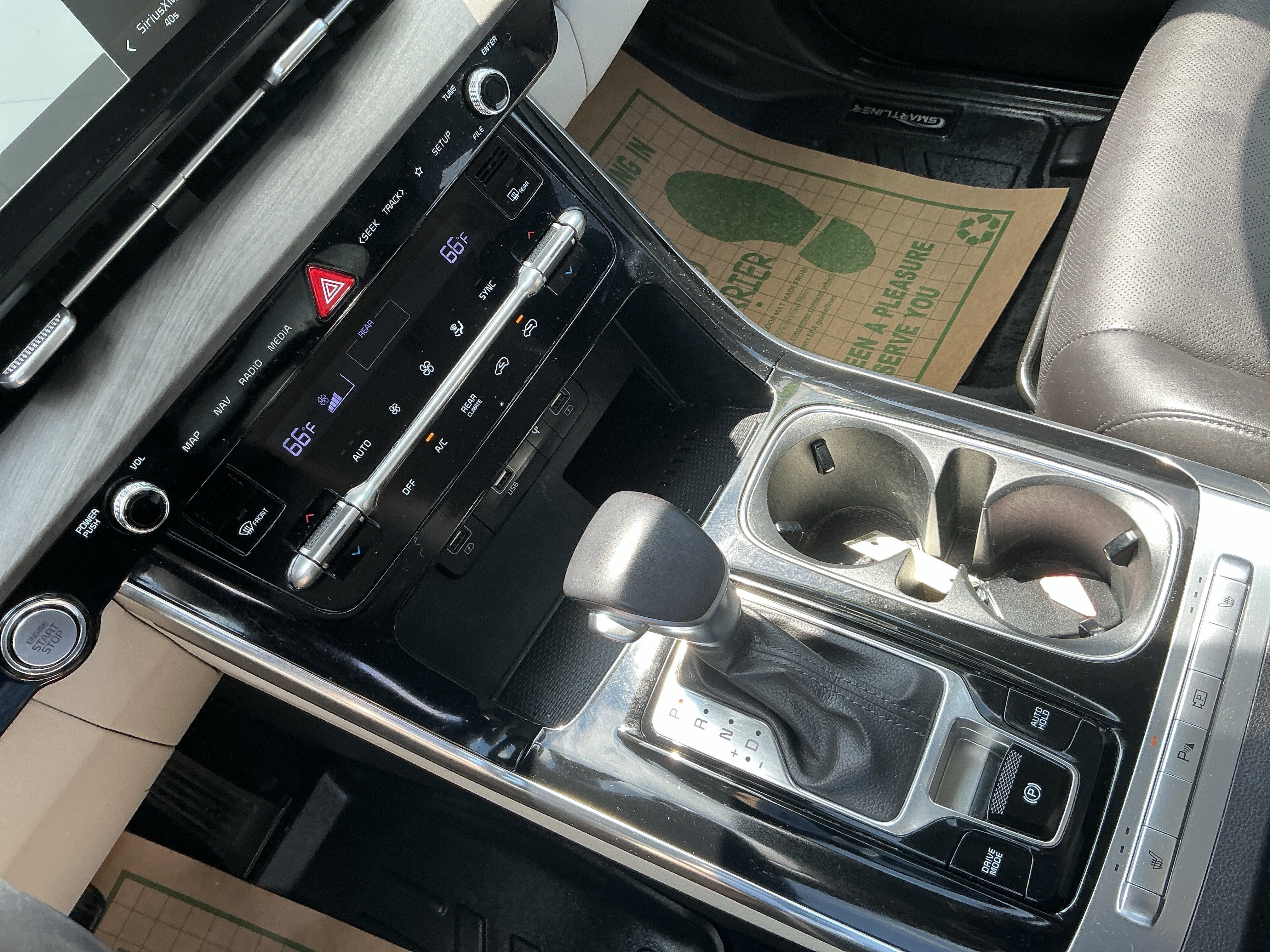 Used 2024 Kia Carnival EX FWD image 5