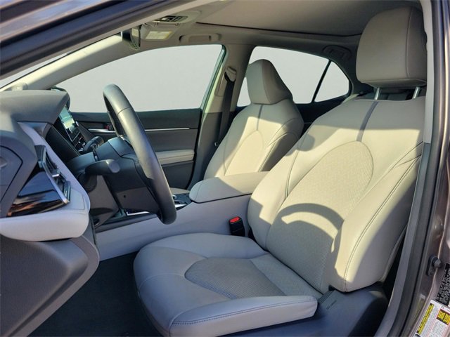 Used 2023 Toyota Camry XLE image 16