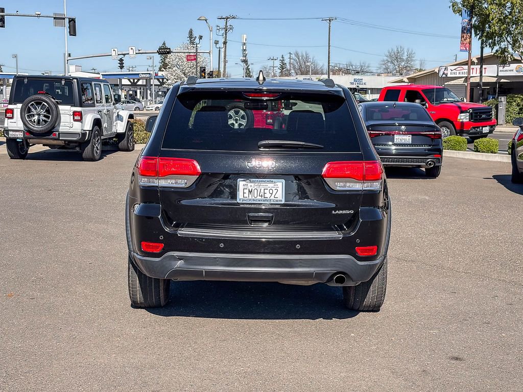 Used 2019 Jeep Grand Cherokee Laredo w/ Laredo X Package image 3
