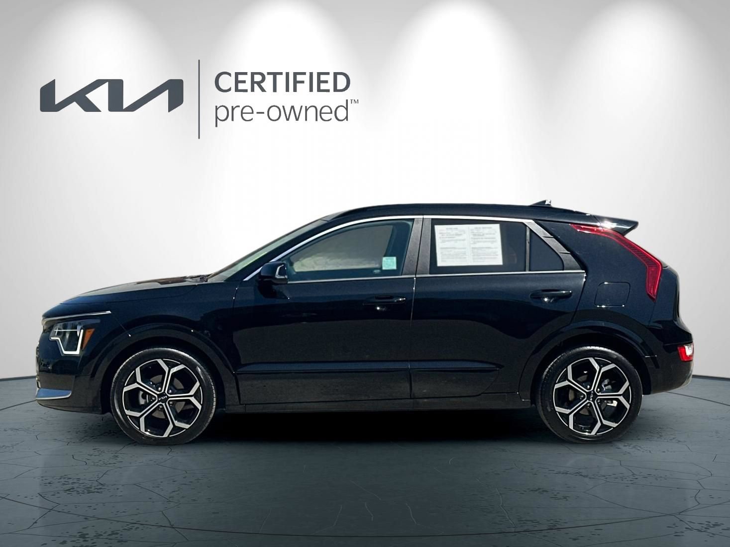 Certified 2025 Kia Niro EX Touring FWD image 7