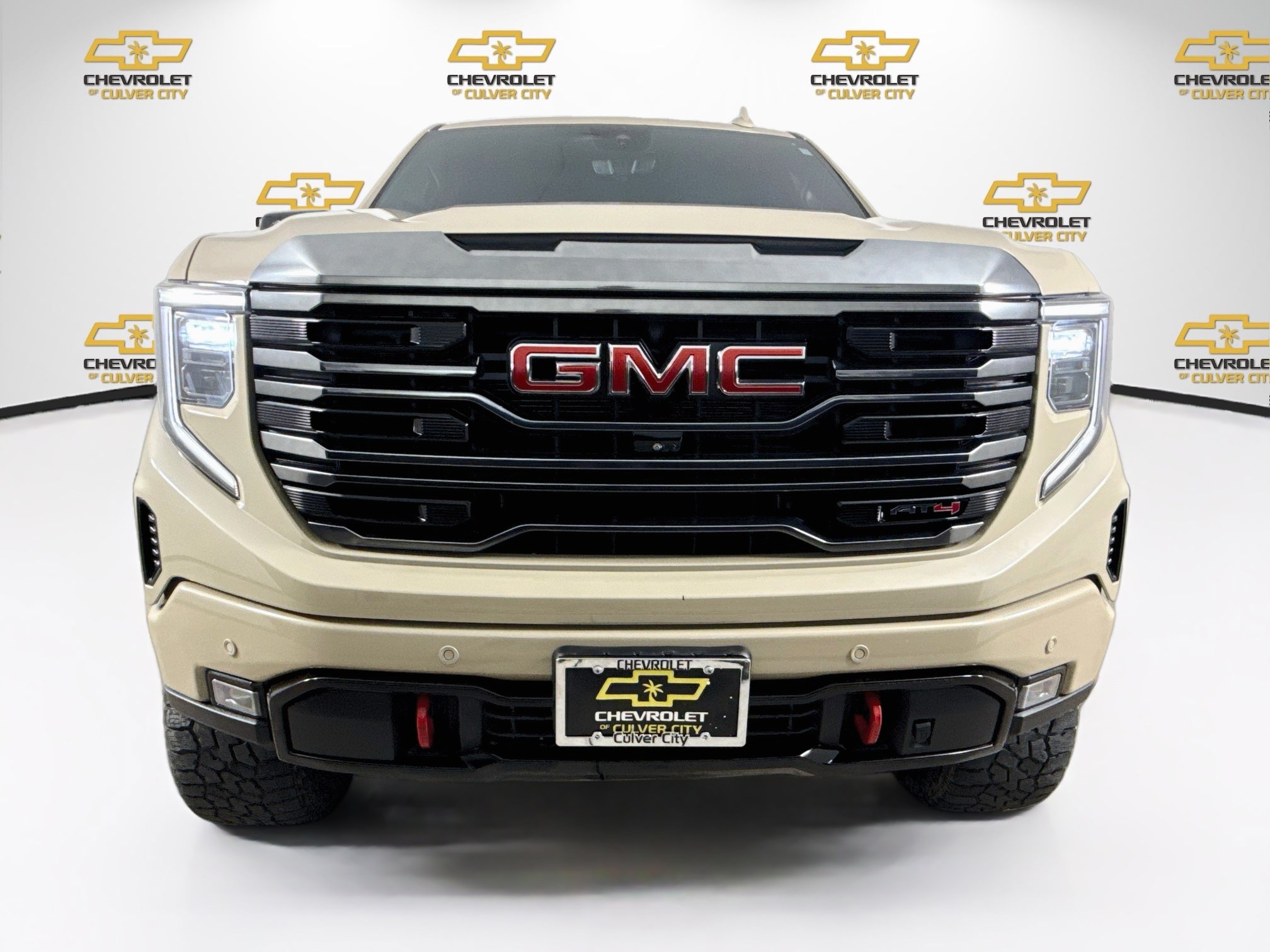 Used 2023 GMC Sierra 1500 AT4 w/ Technology Package AWD/4WD image 2