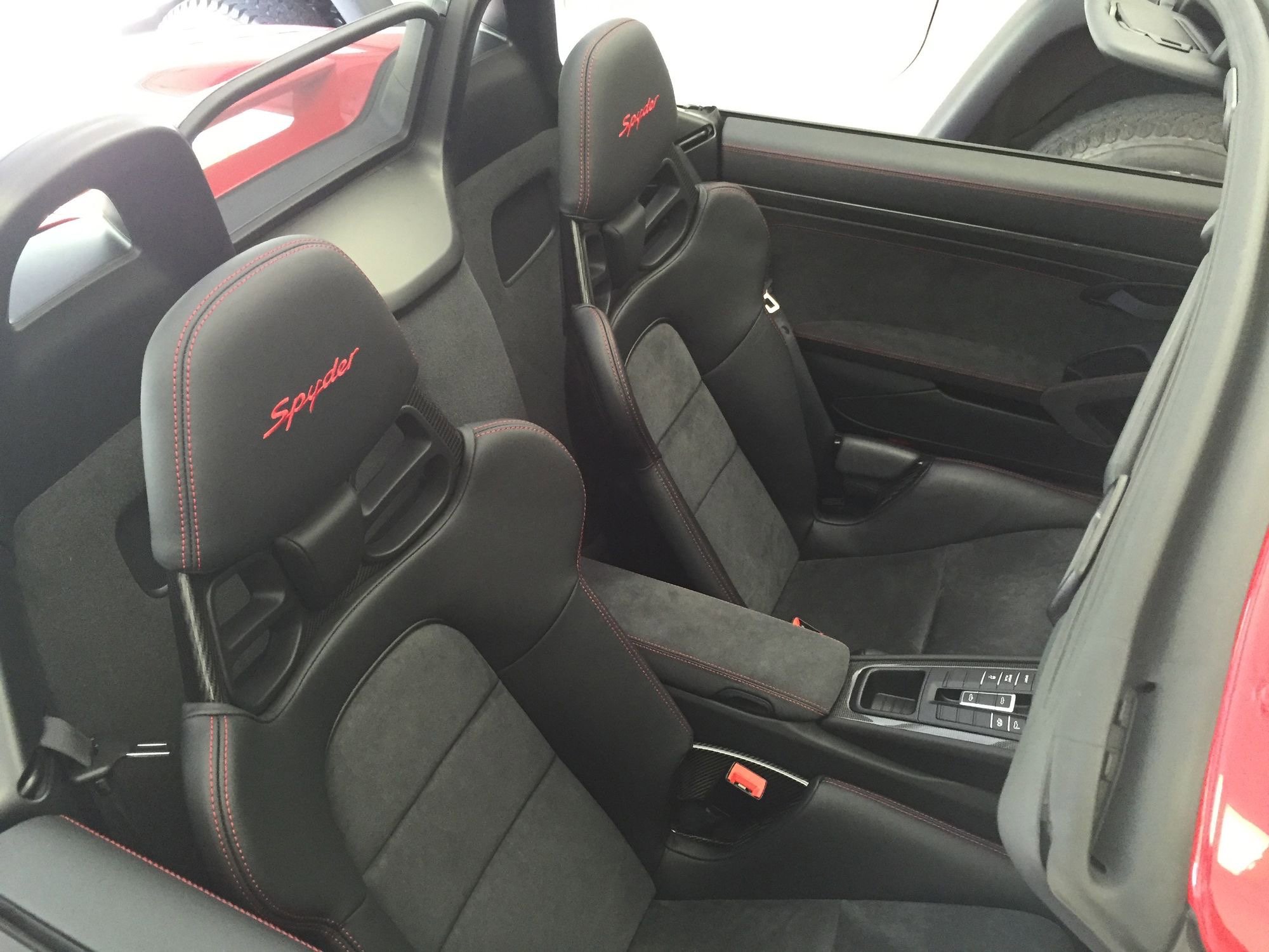 Used 2016 Porsche Boxster Spyder image 3