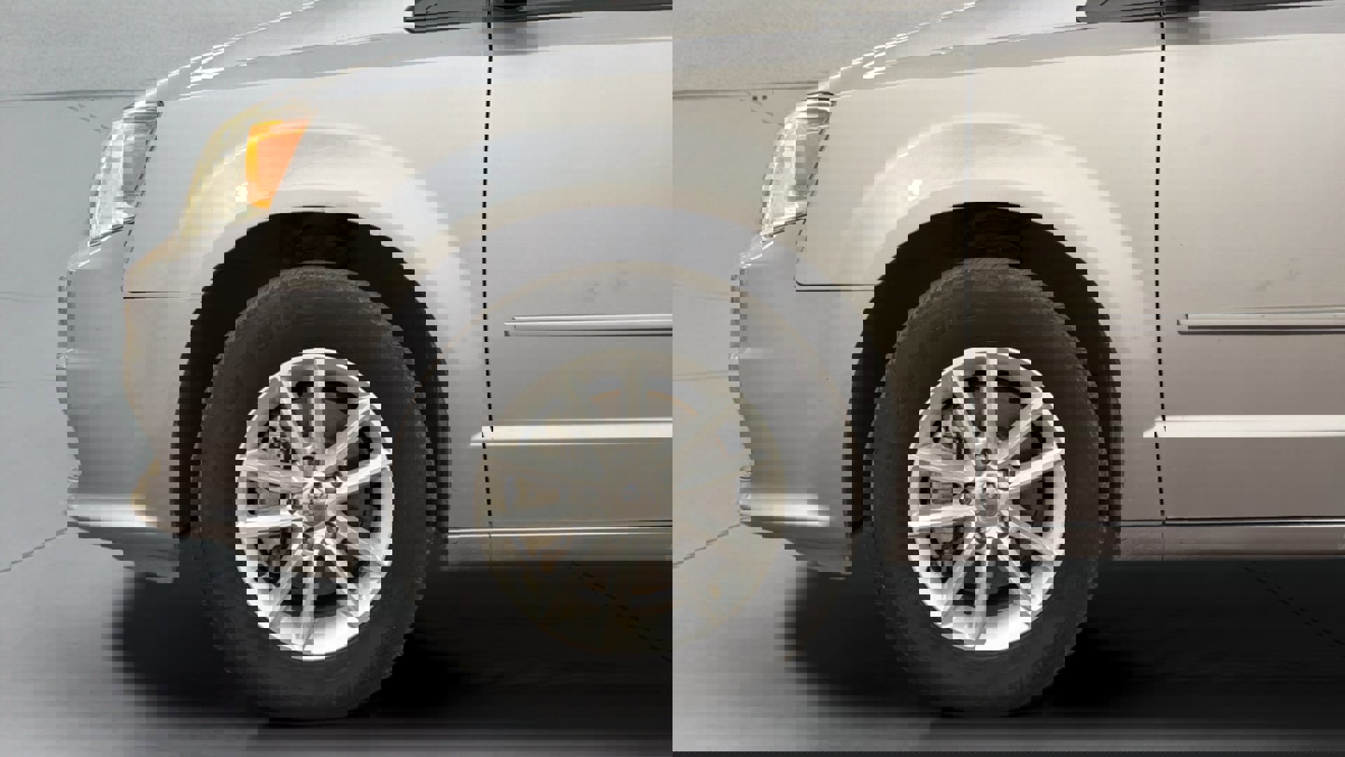 Used 2016 Dodge Grand Caravan SXT w/ Rear Park Assist Package image 35