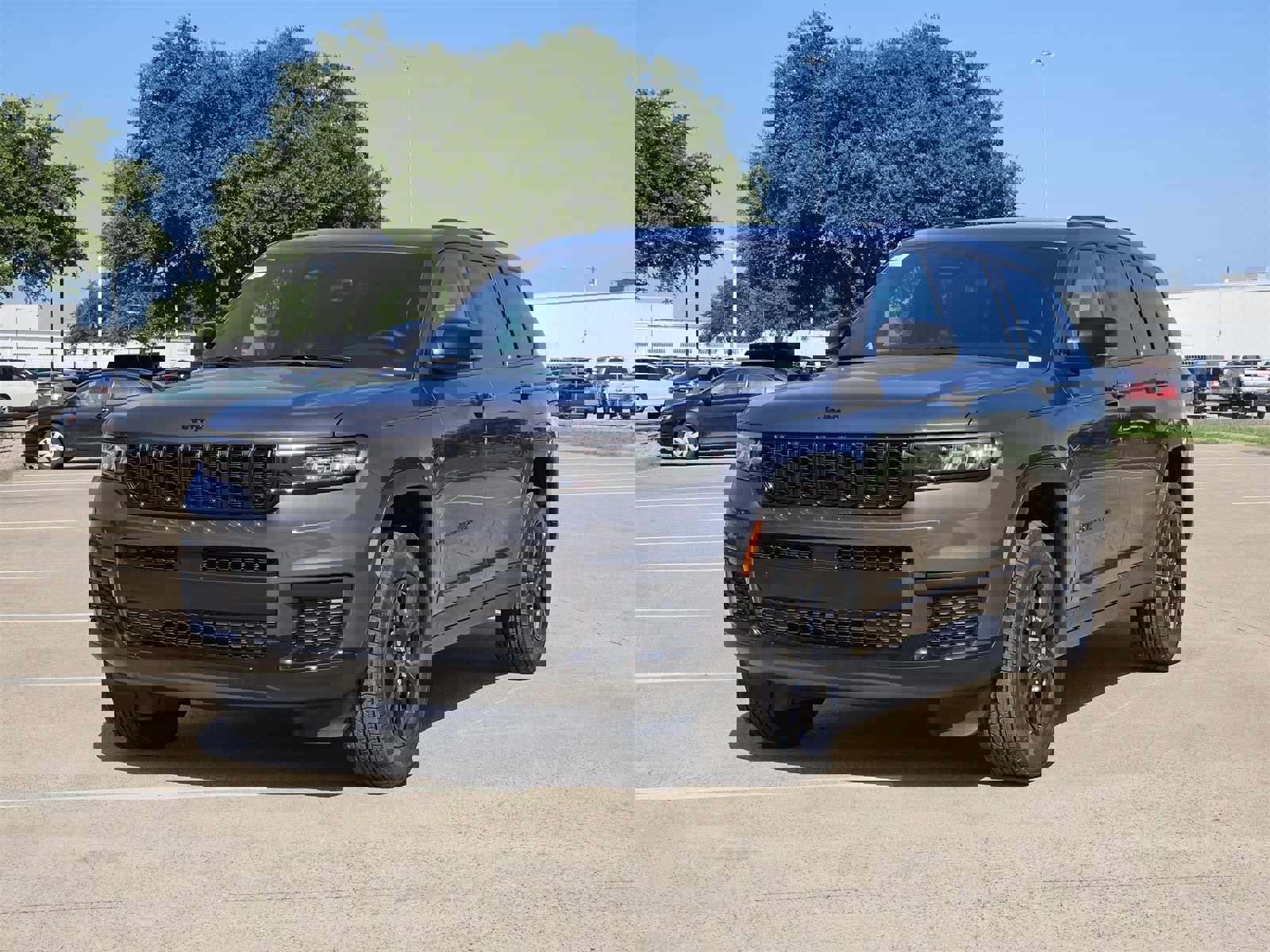 New 2025 Jeep Grand Cherokee L Altitude image 2