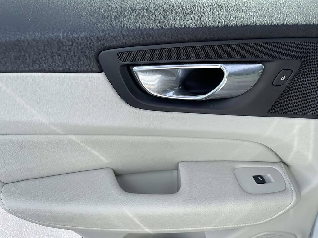 Used 2018 Volvo XC60 T5 Inscription w/ Convenience Package AWD/4WD image 14