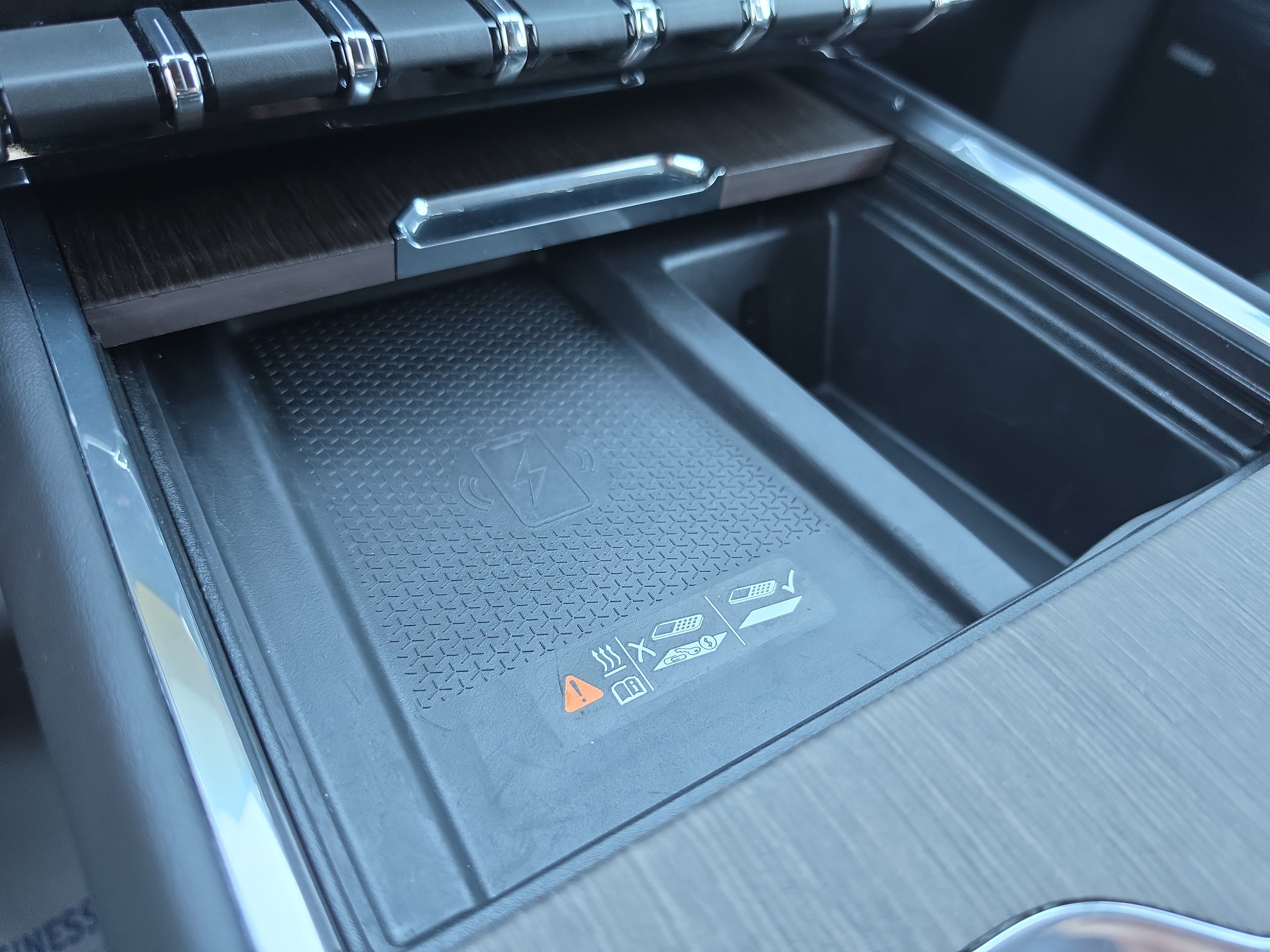 Used 2025 GMC Acadia Denali w/ LPO, Floor Liner Package AWD/4WD image 34