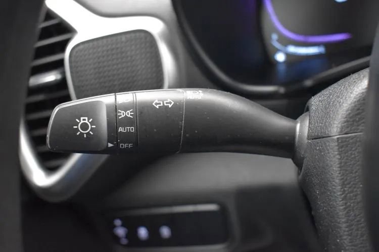 Used 2025 Kia Soul LX w/ LX Technology Package FWD image 25