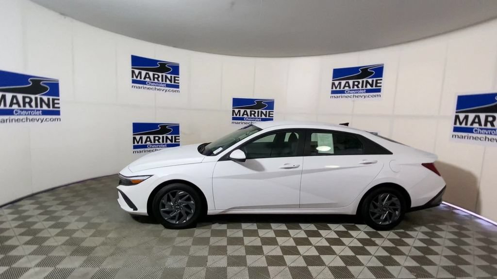 Used 2024 Hyundai Elantra Blue FWD image 7