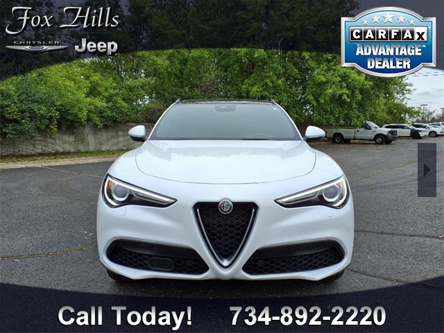 Used 2023 Alfa Romeo Stelvio Ti image 2