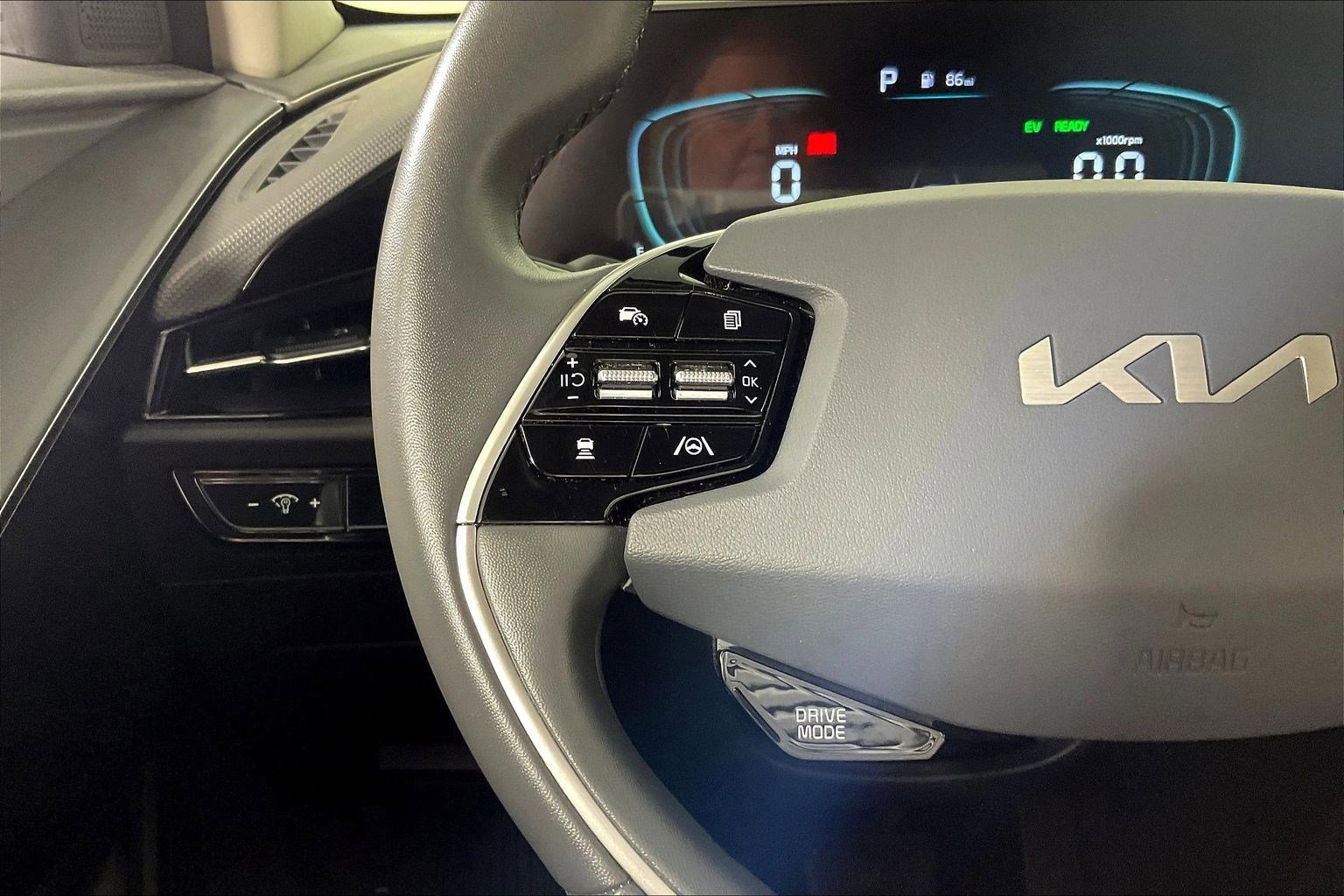Used 2024 Kia Niro EX image 11
