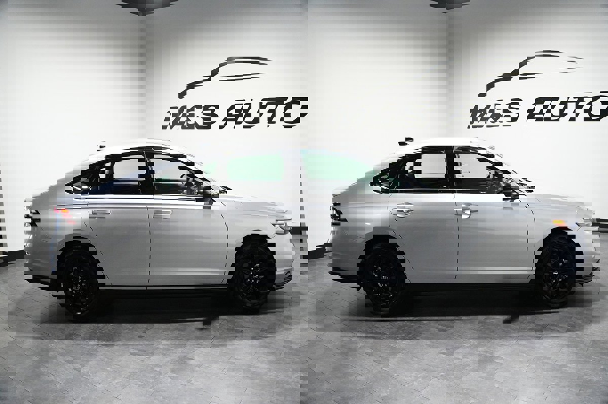 Used 2025 Honda Accord SE image 10