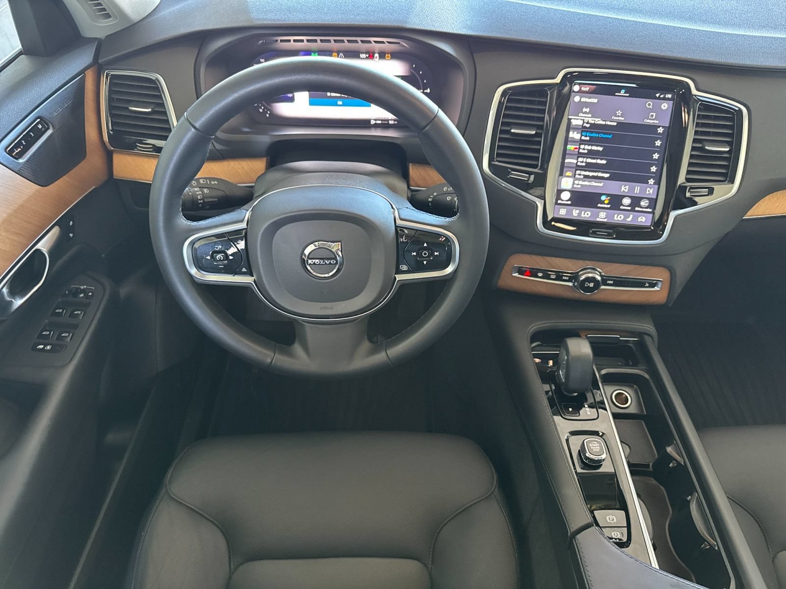 Certified 2024 Volvo XC90 T8 Plus w/ Protection Package Premier AWD/4WD image 18
