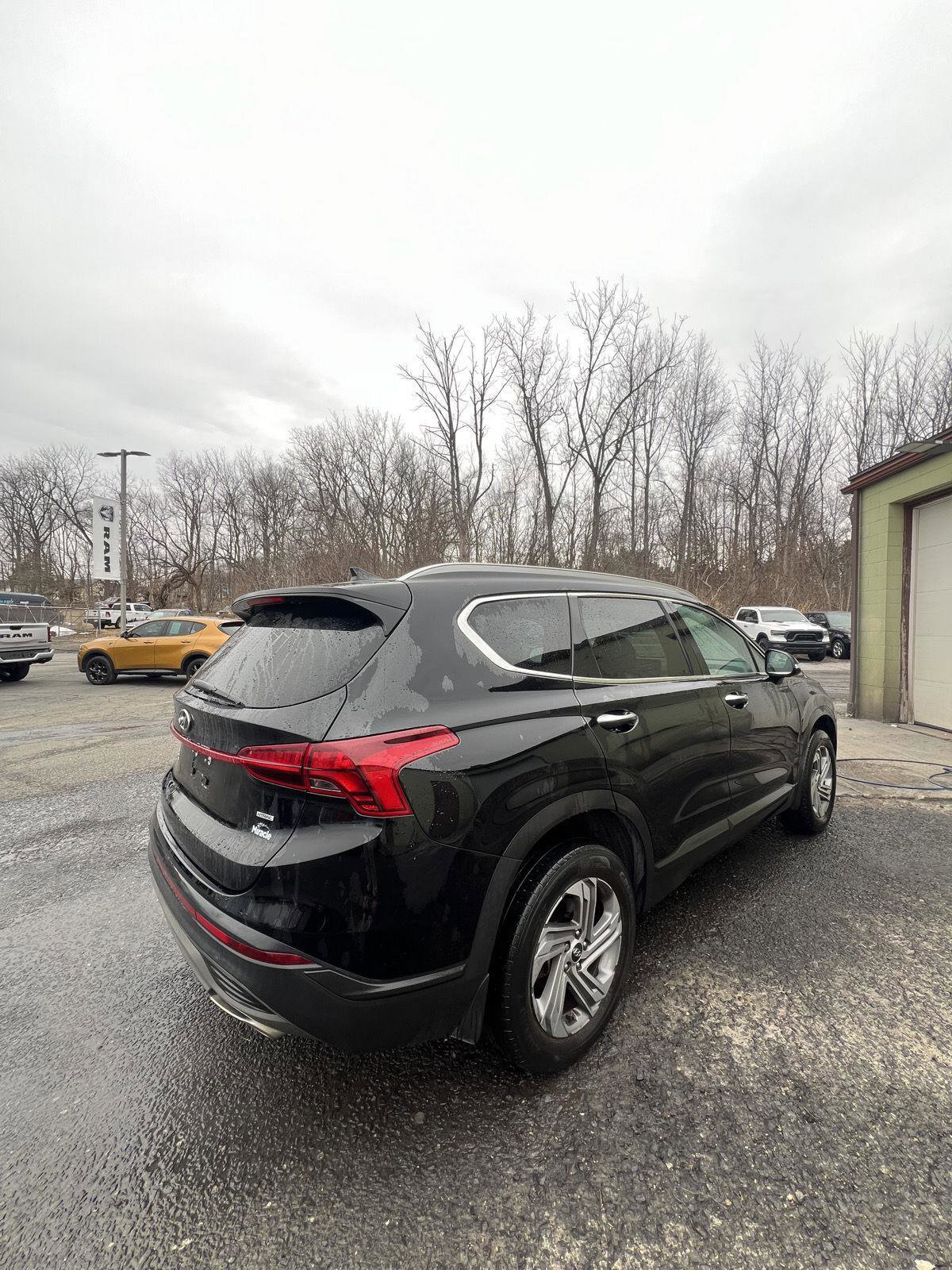 Used 2023 Hyundai Santa Fe SEL image 4