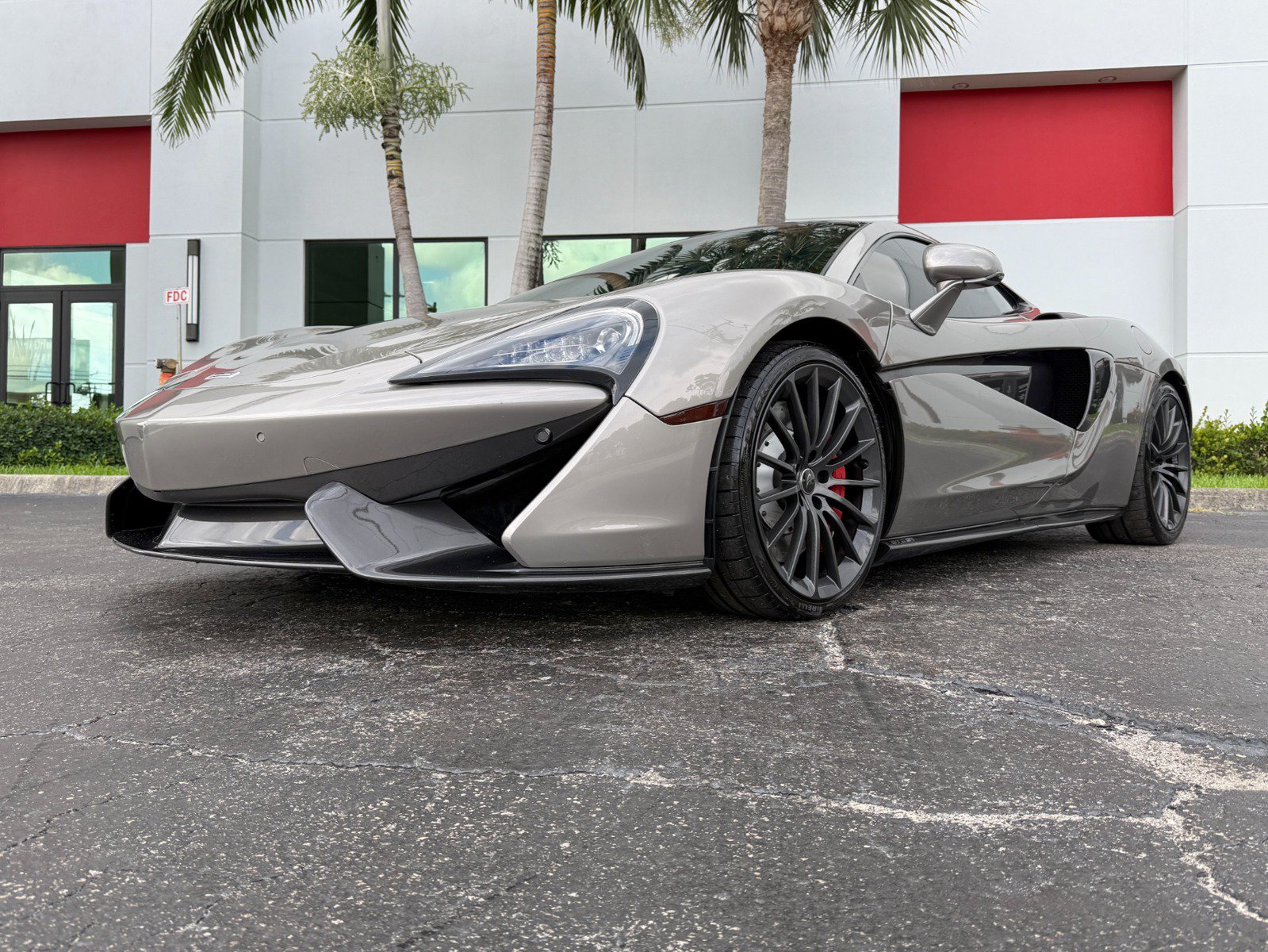 Used 2017 McLaren 570S RWD image 10