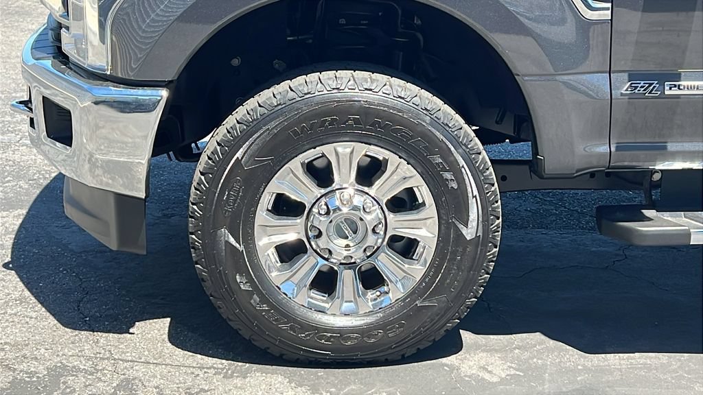 Certified 2018 Ford F250 XLT w/ XLT Premium Package AWD/4WD image 7