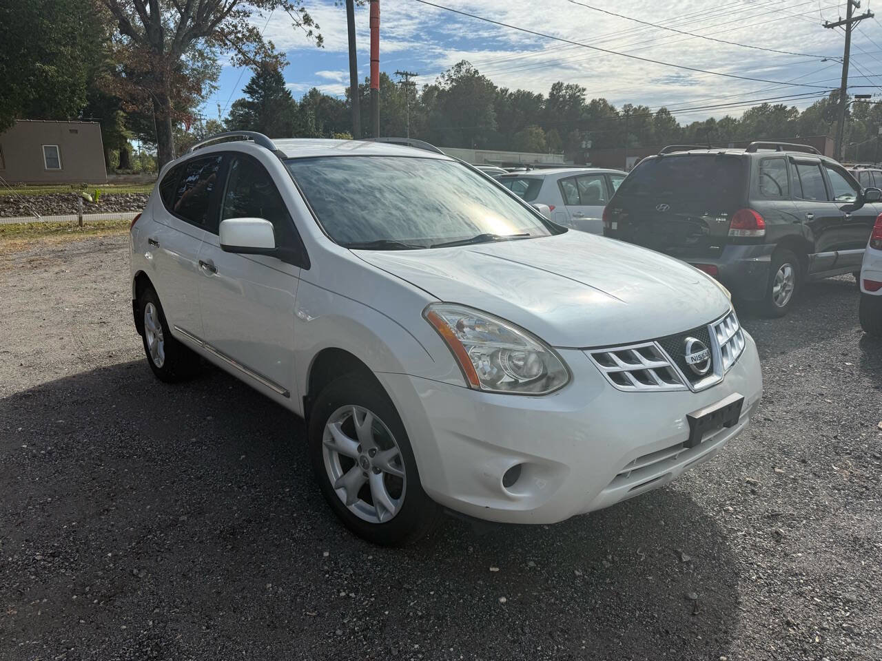 Used 2011 Nissan Rogue SV image 3