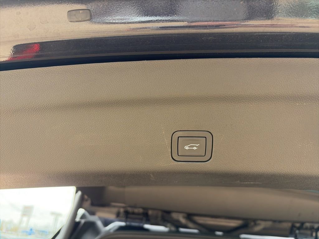 Used 2025 GMC Yukon Denali w/ LPO, Floor Liner Package image 10