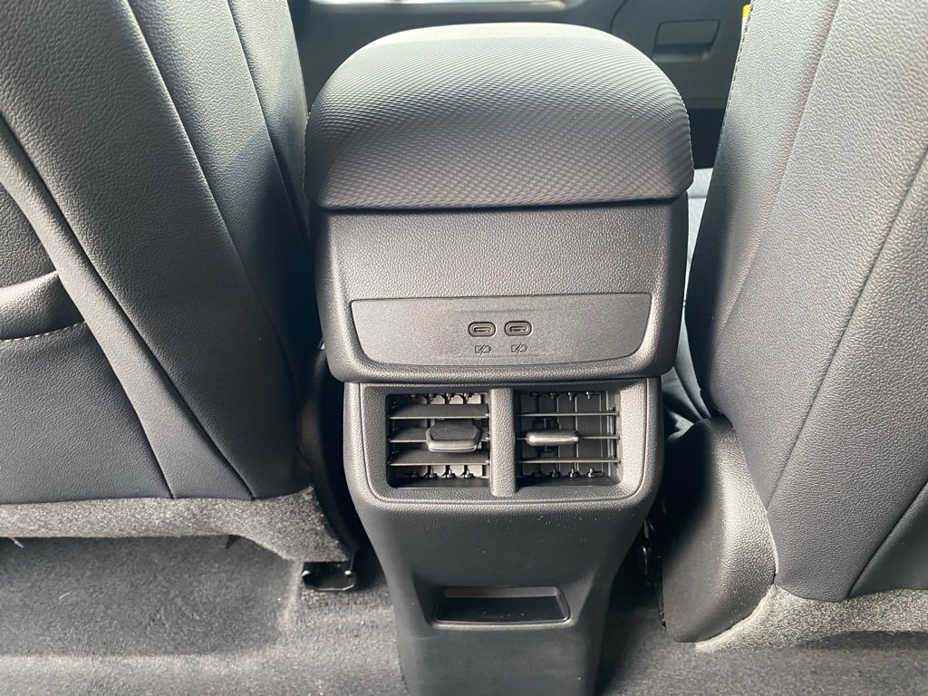 New 2026 Chevrolet Equinox LT w/ Convenience Package II image 24