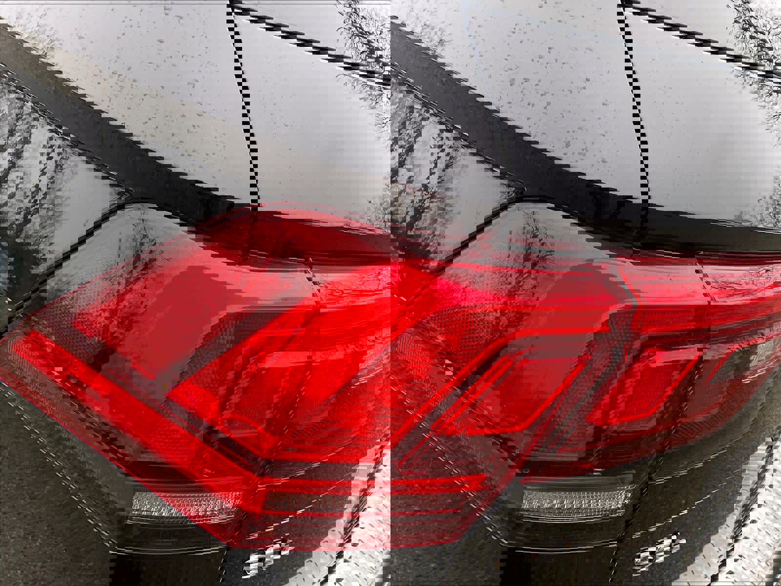 Used 2022 Volkswagen Tiguan SEL R-Line image 34