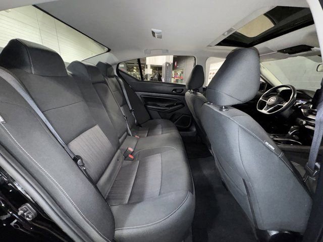 Used 2023 Nissan Altima 2.5 SV w/ SV Premium Package image 8