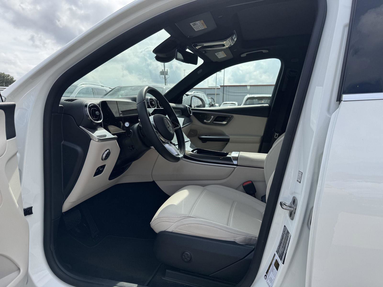 Certified 2025 Mercedes-Benz GLC 300 image 5