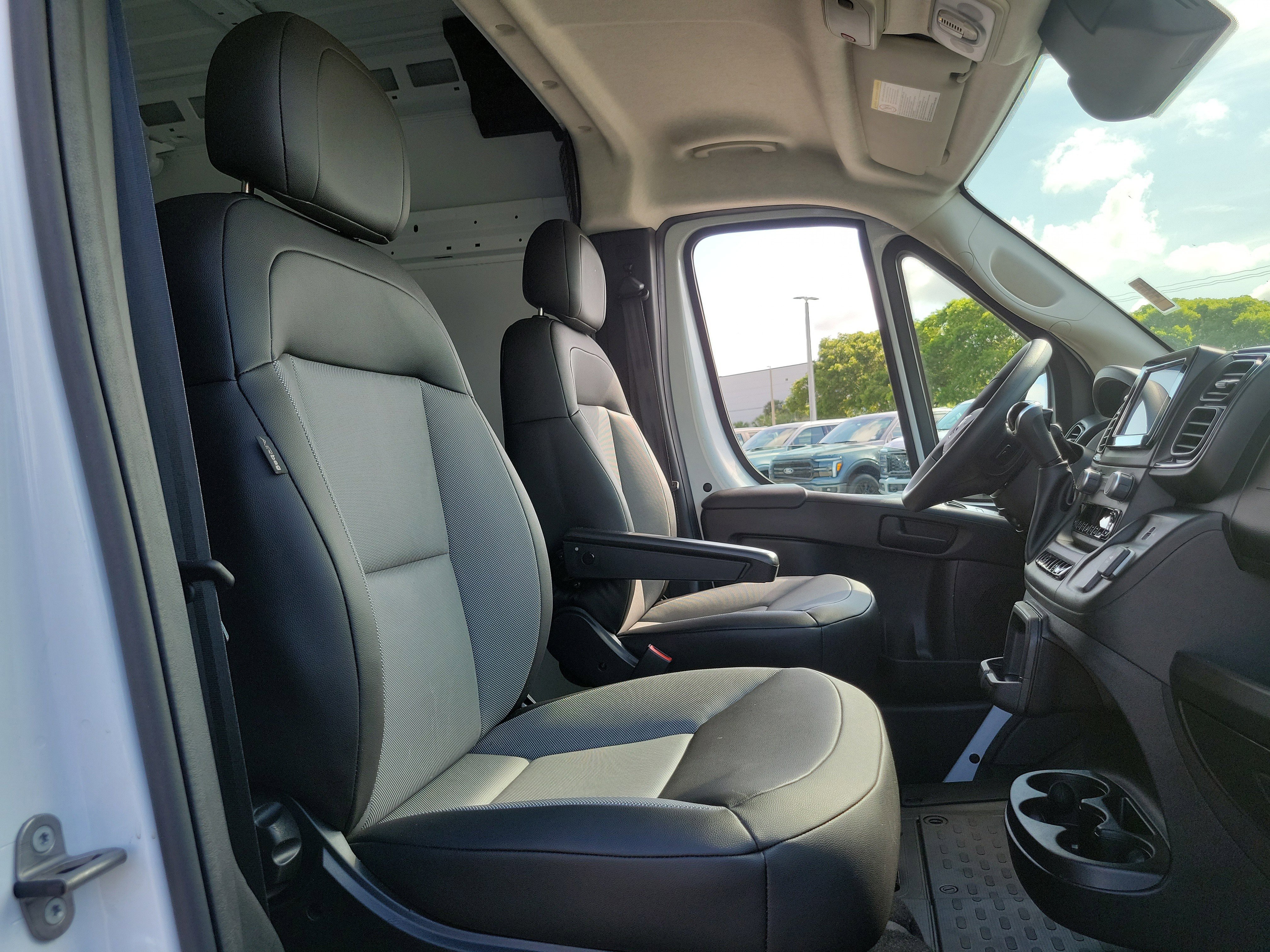 Used 2026 RAM ProMaster 2500 w/ Convenience Group FWD image 19