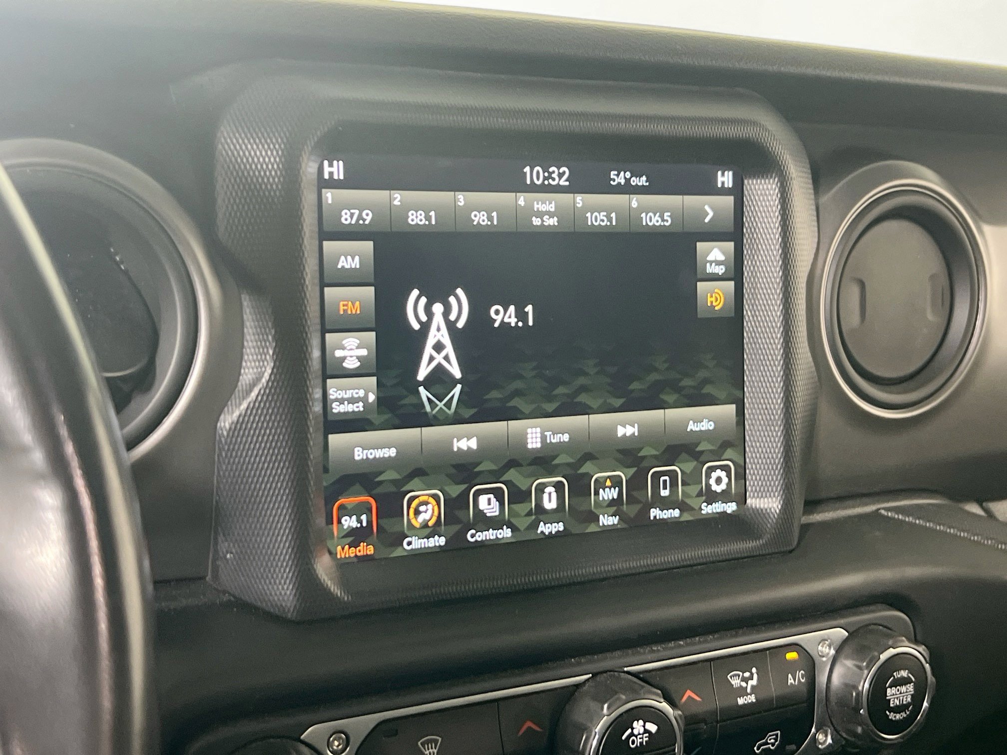 Used 2022 Jeep Gladiator Willys image 15